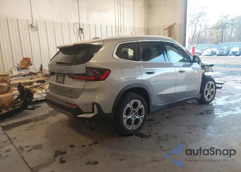 2023 BMW X1 xDrive28I z USA, uszkodzony, nr VIN WBX73EF05P5Y09889